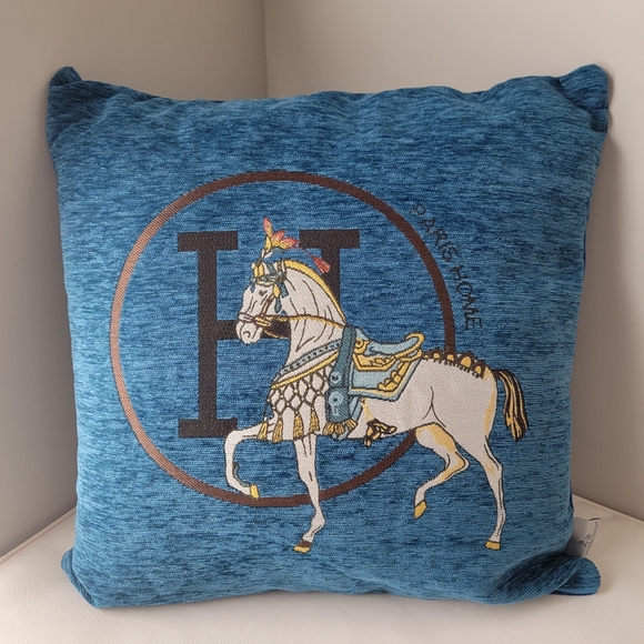 Elegant Navy Blue Paris Pillow Cover with Croker Horse Design Decor - Picture 1 of 3